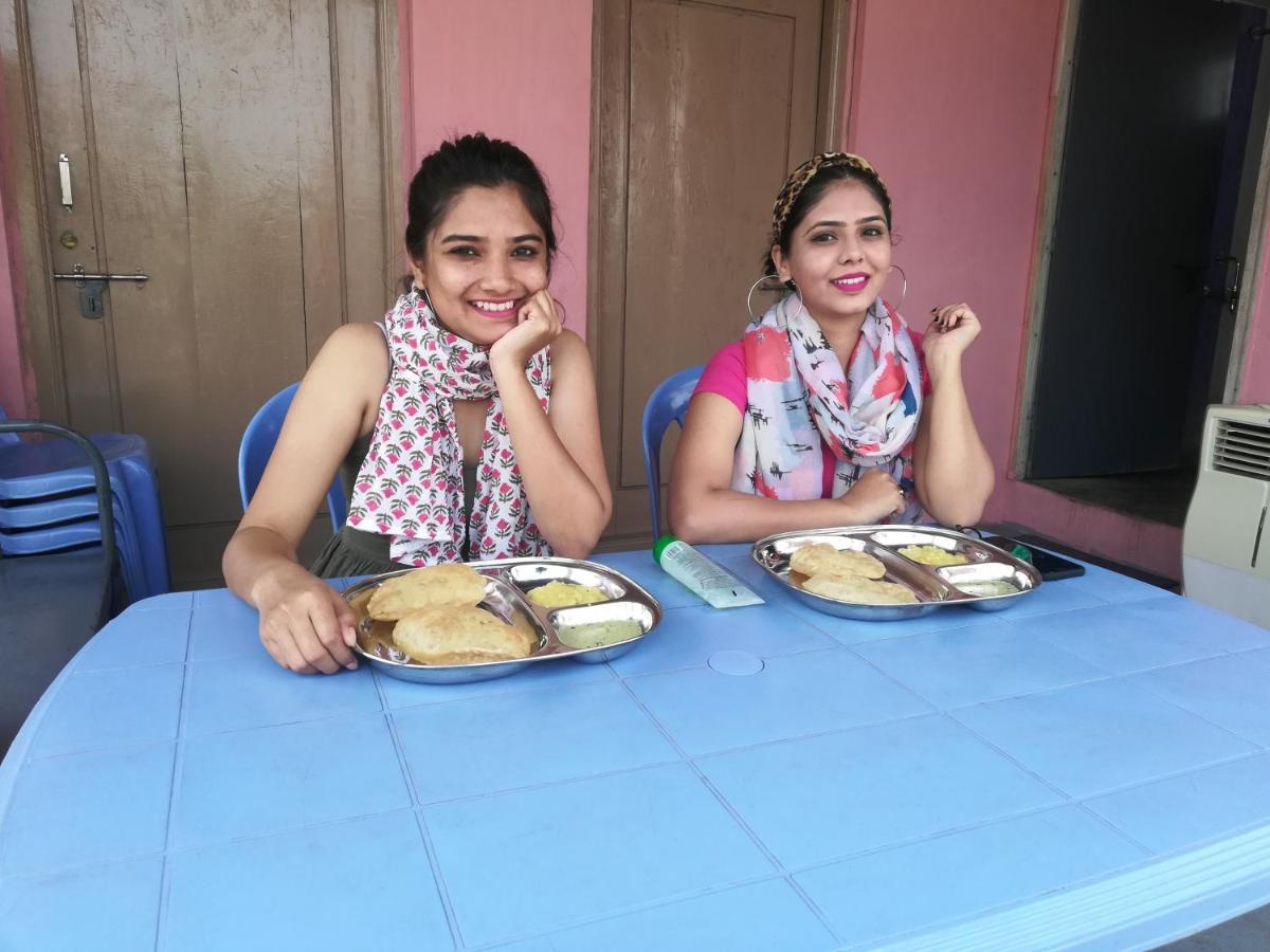 Abhi Homestay Hampi Bagian luar foto