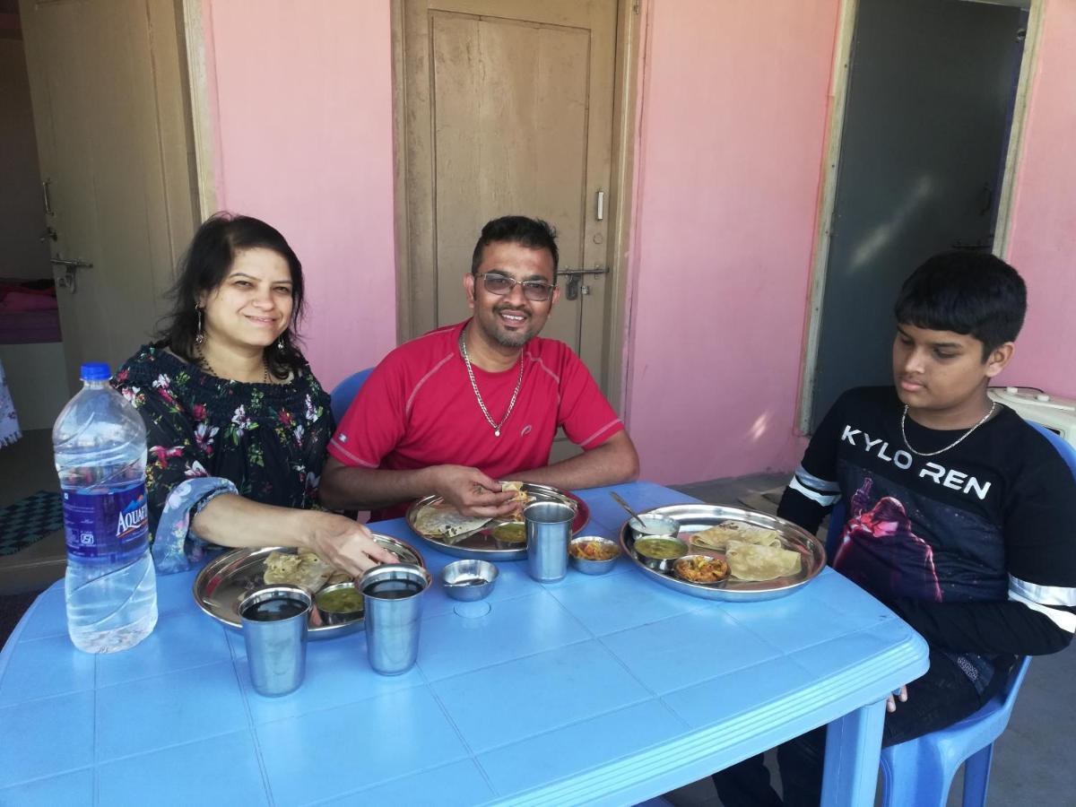 Abhi Homestay Hampi Bagian luar foto
