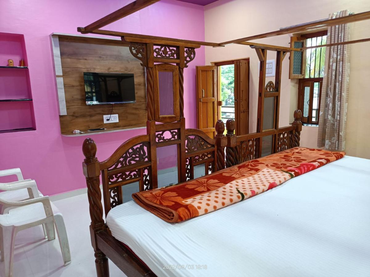 Abhi Homestay Hampi Bagian luar foto