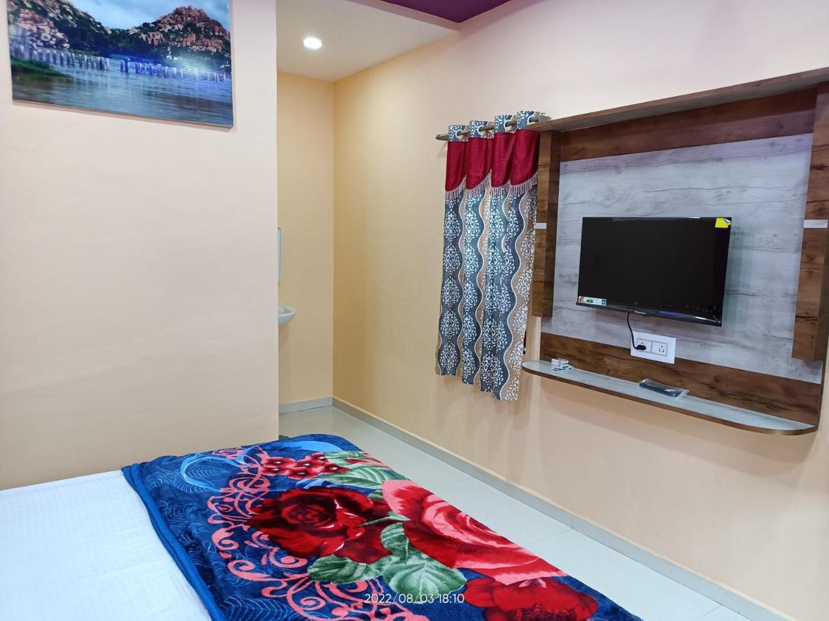 Abhi Homestay Hampi Bagian luar foto