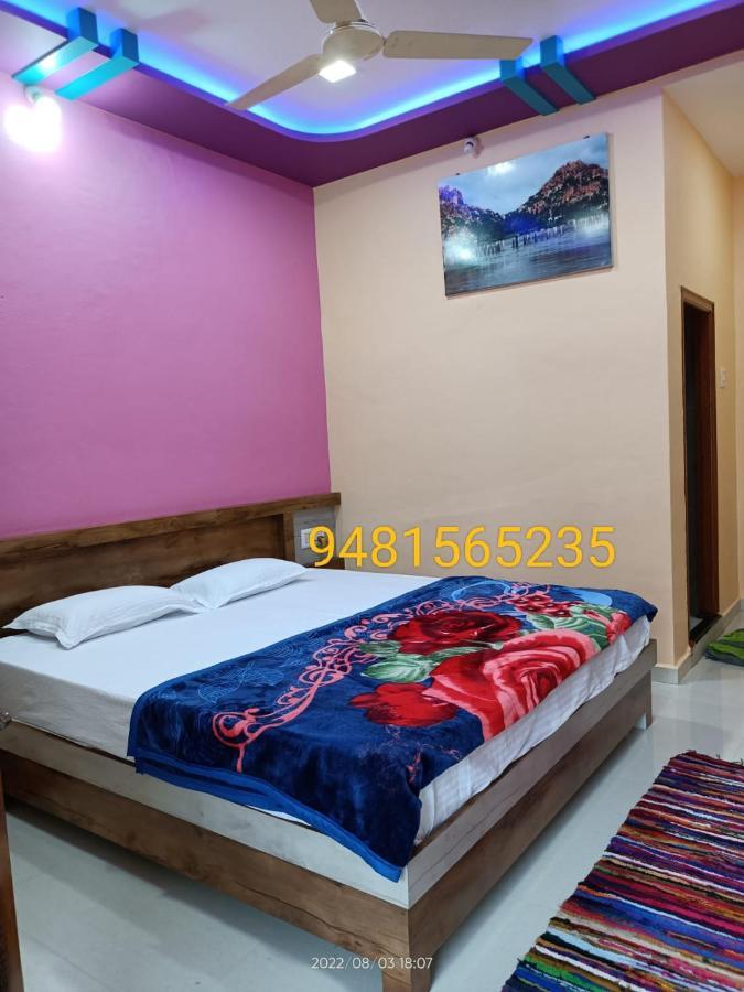Abhi Homestay Hampi Bagian luar foto