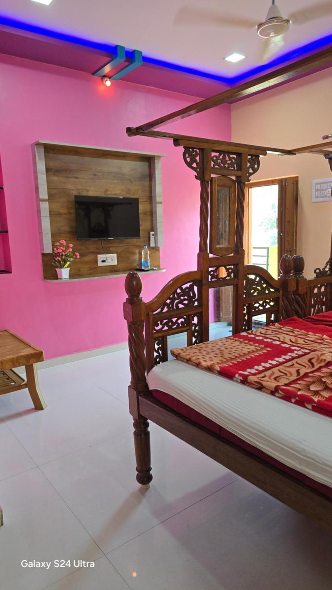 Abhi Homestay Hampi Bagian luar foto