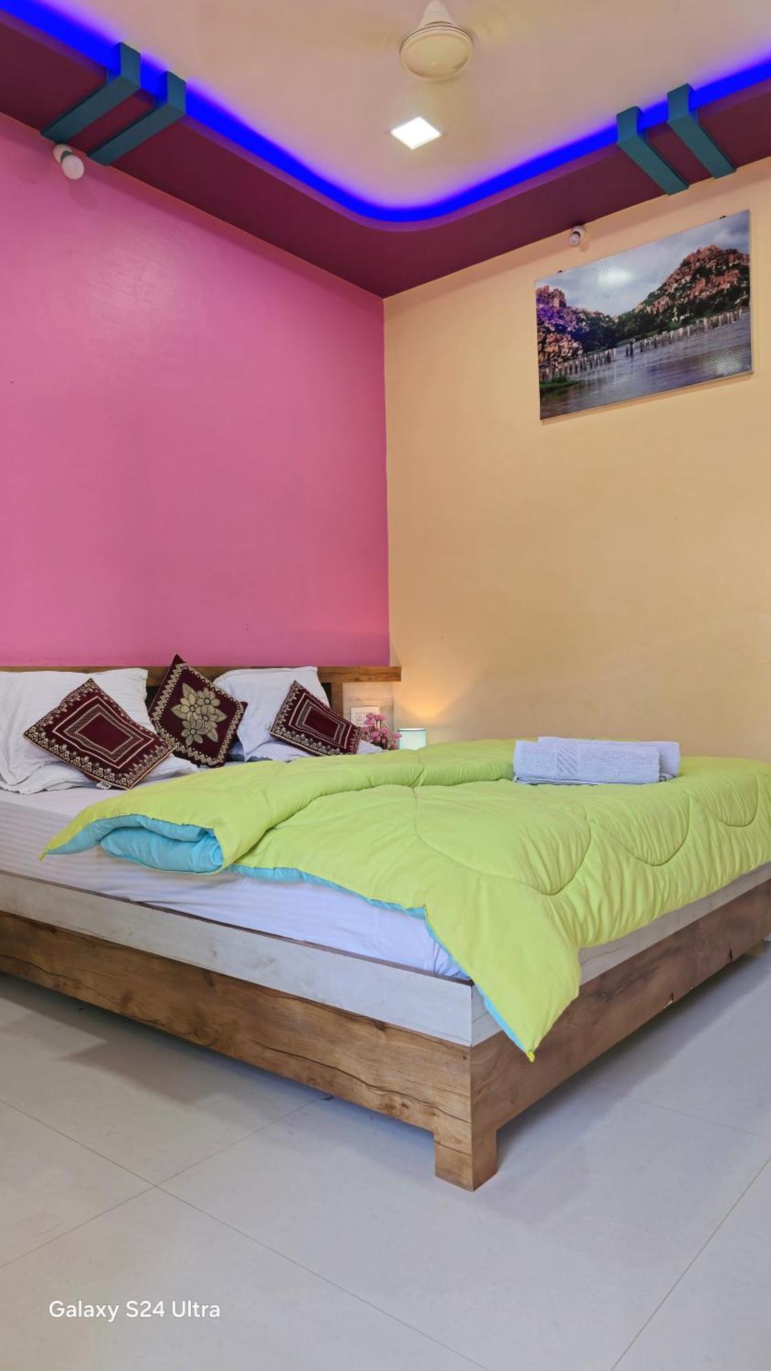 Abhi Homestay Hampi Bagian luar foto