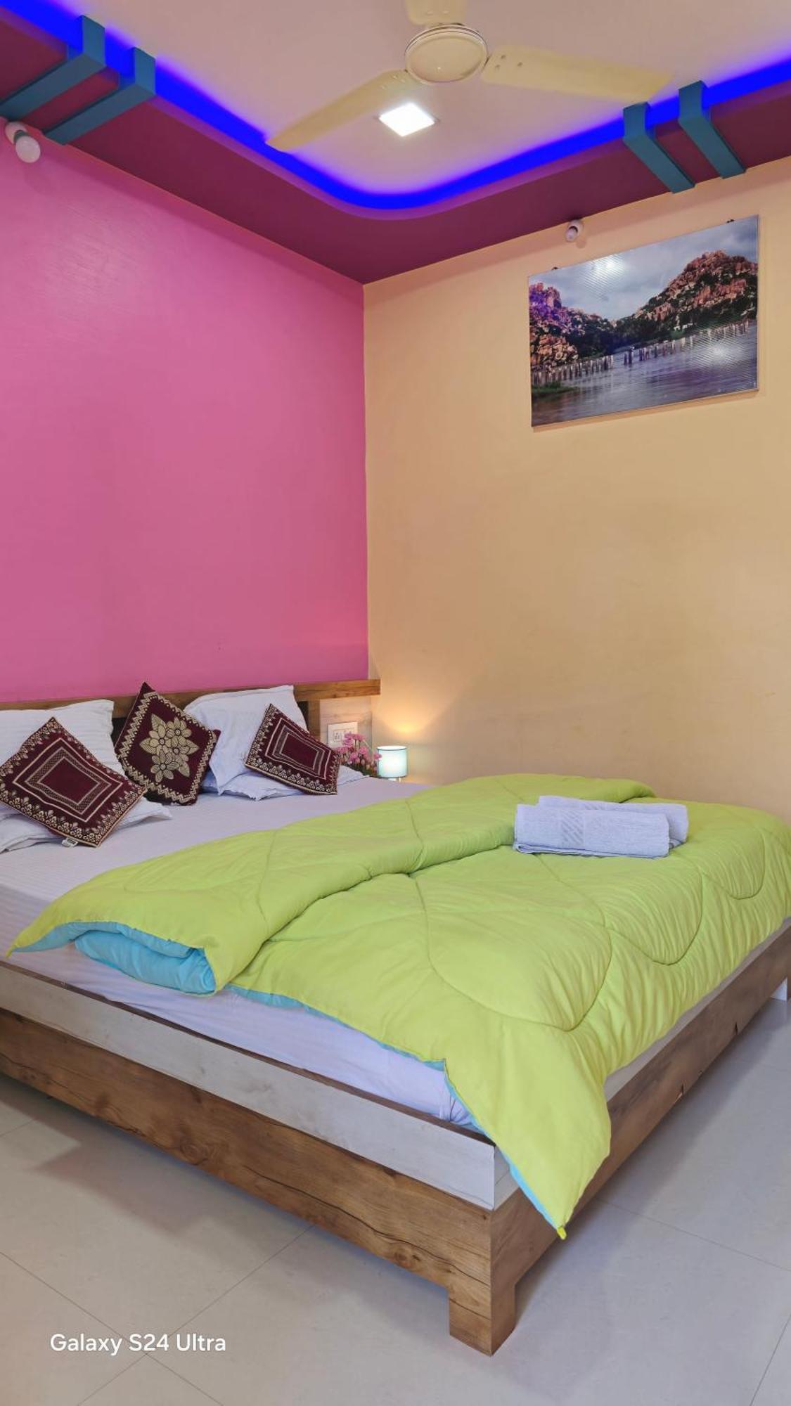 Abhi Homestay Hampi Bagian luar foto