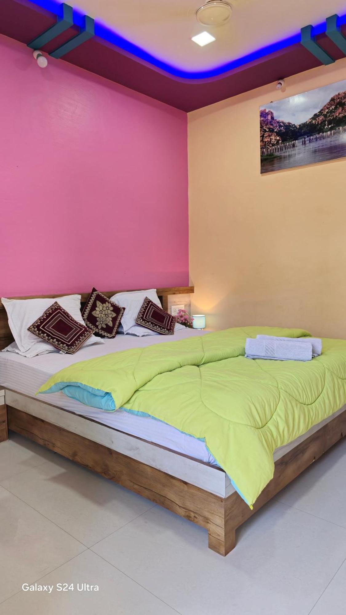 Abhi Homestay Hampi Bagian luar foto