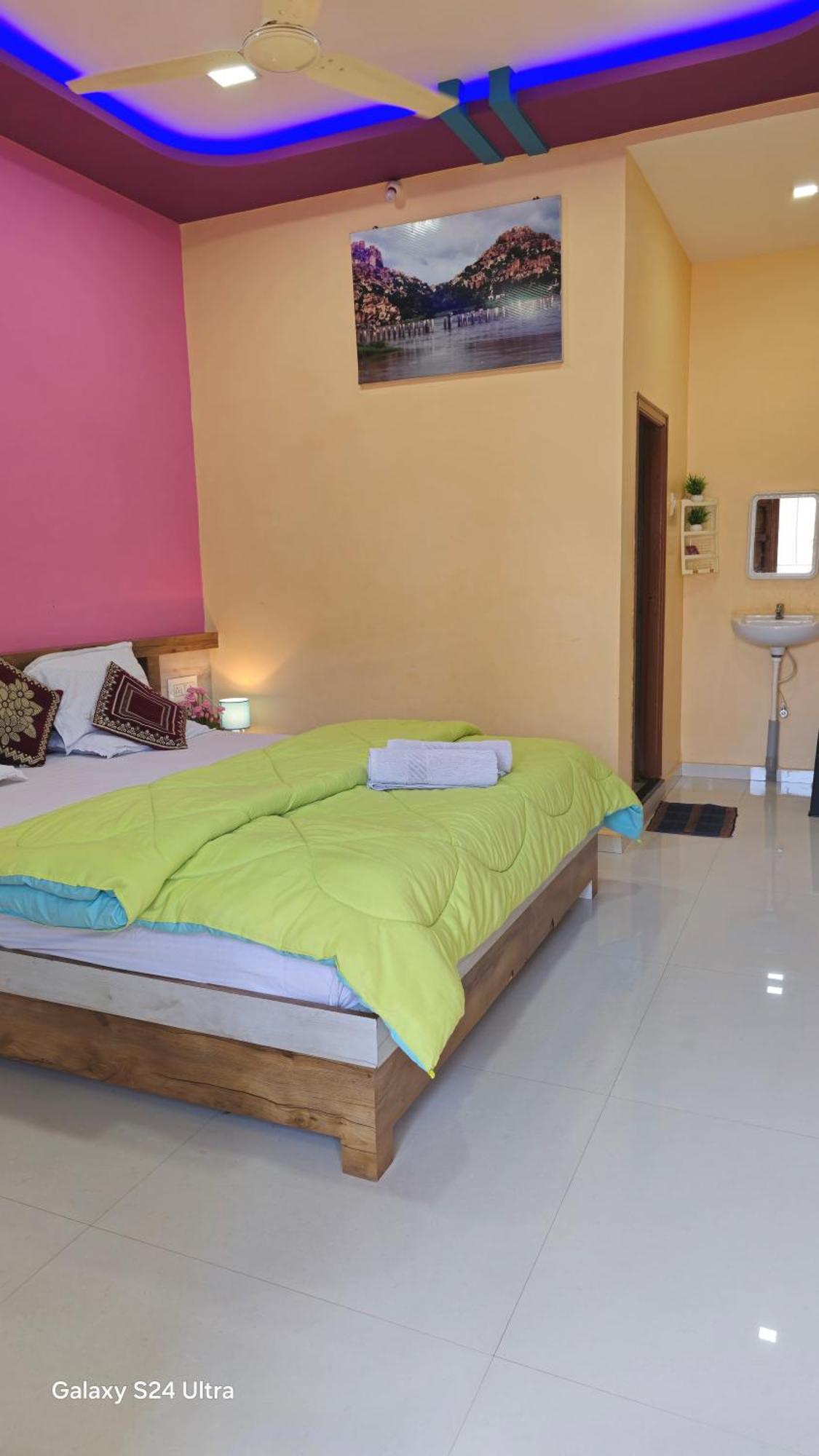 Abhi Homestay Hampi Bagian luar foto