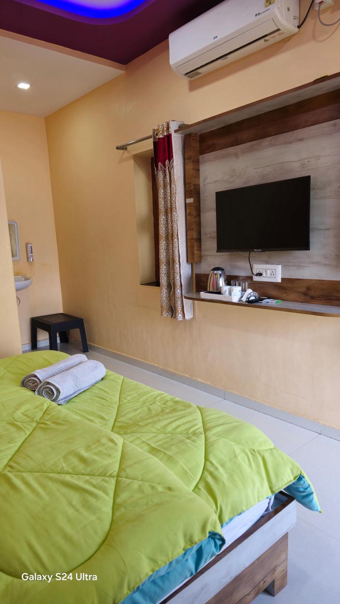 Abhi Homestay Hampi Bagian luar foto