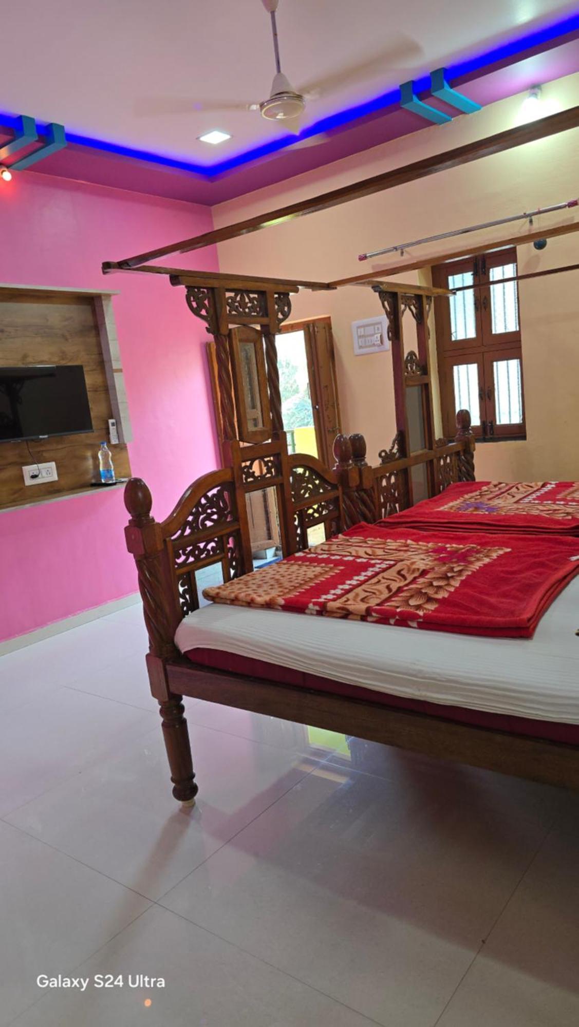 Abhi Homestay Hampi Bagian luar foto